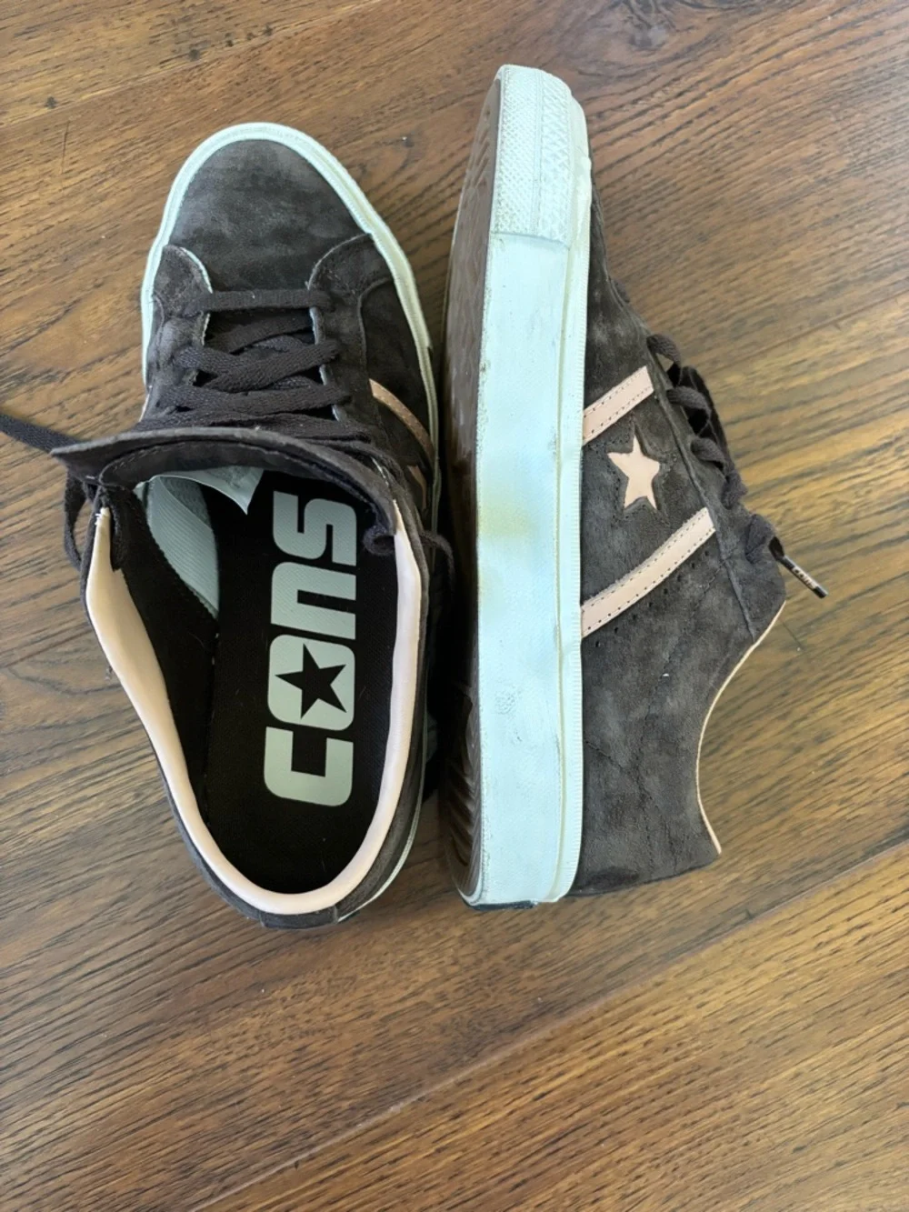 Converse Brown Suede Sneakers with Pink Star Accent-Unisex Mens: 6.5 Women: 8 - Picture 2 of 9